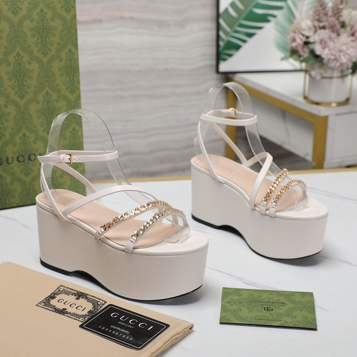 WEDGE PLATFORM IN WHITE SHEEPSKIN