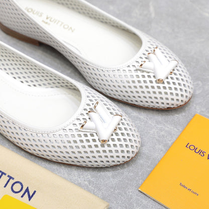 LV WOMEN'S BALLET FLAT IN WHITE CALFSKIN WITH PERFORATION CRAFTMANSHIP