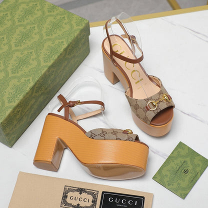 GG HORSEBIT WEDGE SANDAL IN BROWN MONOGRAM JACQUARD FABRIC AND SHEEPSKIN LINING
