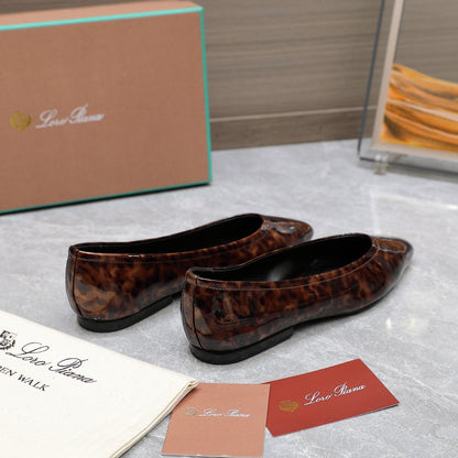 CLASSIC BALLET SHOES IN LEOPARD PRINT GLOSSY LEATHER