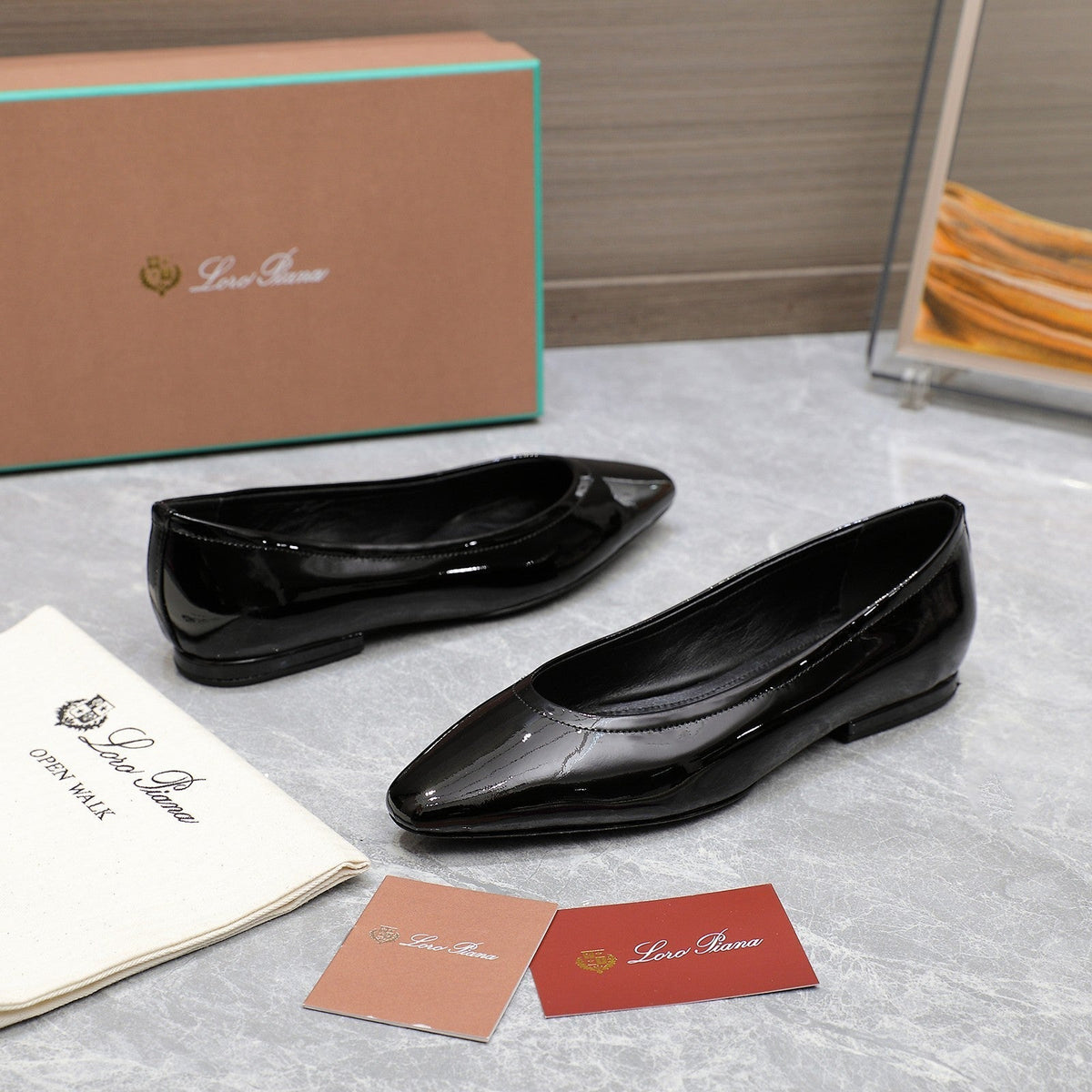 CLASSIC BALLET SHOES IN BLACK GLOSSY LEATHER