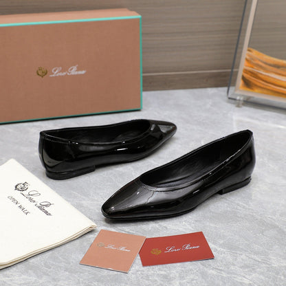 CLASSIC BALLET SHOES IN BLACK GLOSSY LEATHER