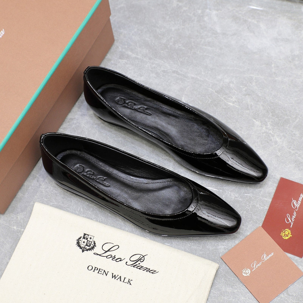 CLASSIC BALLET SHOES IN BLACK GLOSSY LEATHER