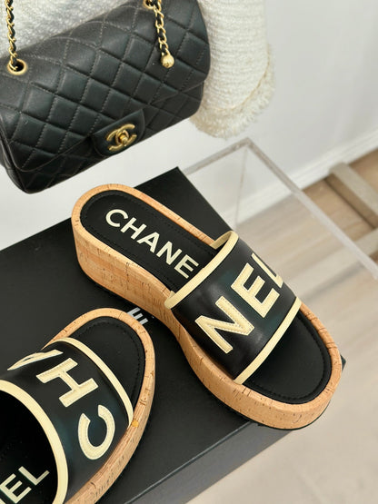 THICK SOLE LETTER SLIPPERS IN BLACK SHEEPSKIN