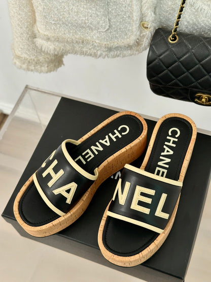 THICK SOLE LETTER SLIPPERS IN BLACK SHEEPSKIN