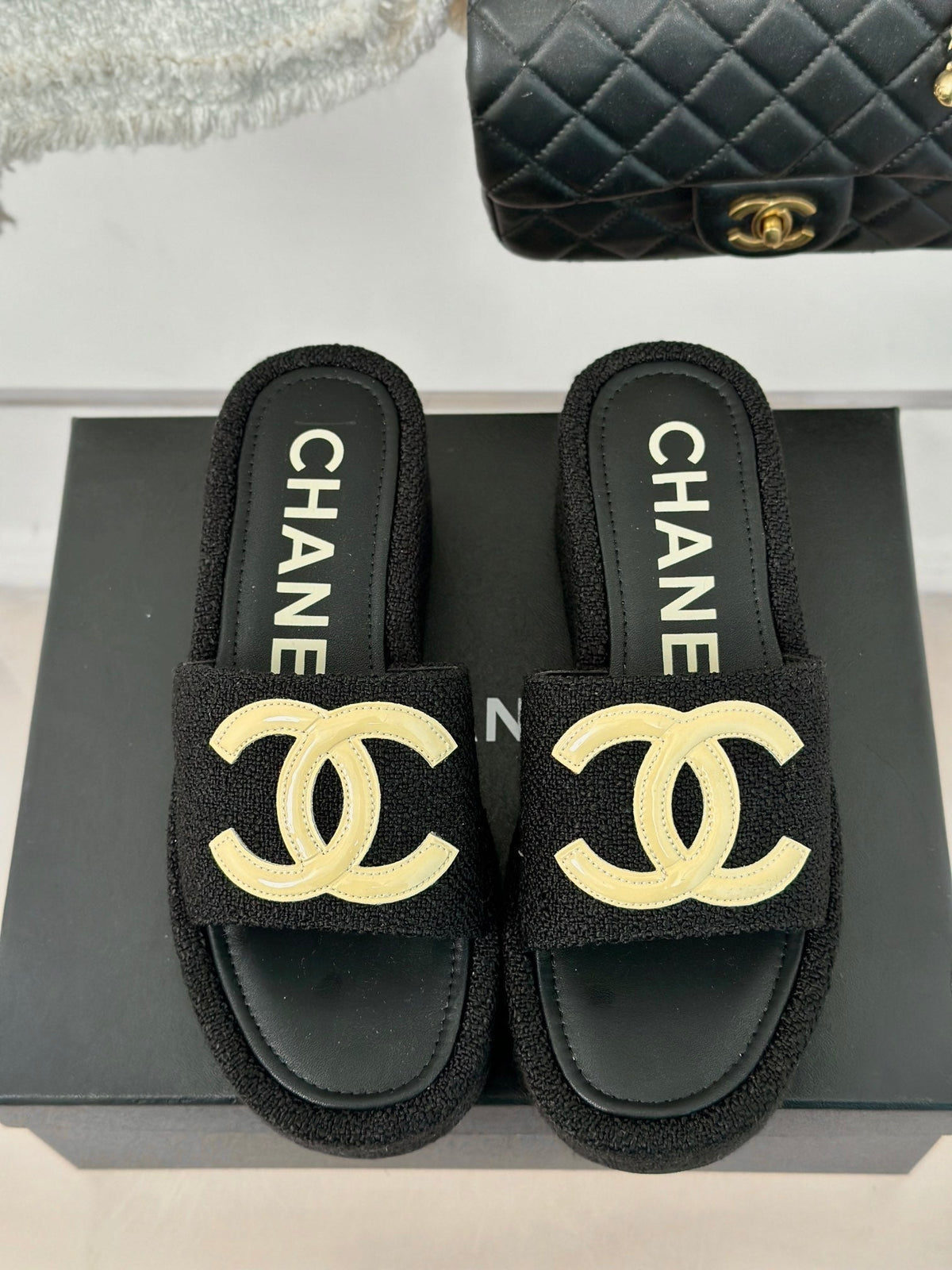 CLASSIC SLIPPERS THICK SOLE IN BLACK TWEED