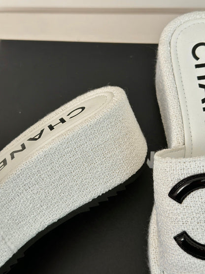 CLASSIC SLIPPERS THICK SOLE IN WHITE TWEED