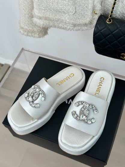 SLIPPERS THICK SOLE IN WHITE SATIN
