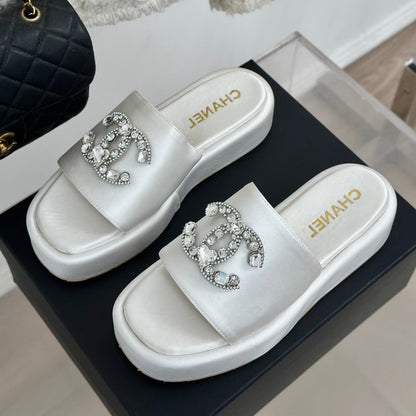 SLIPPERS THICK SOLE IN WHITE SATIN