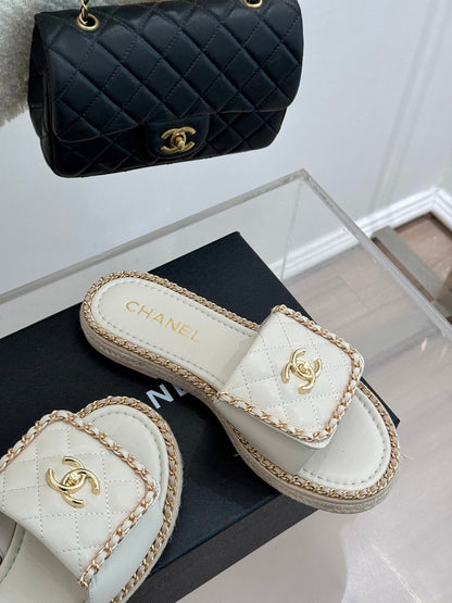 FLAT CHAIN HEART SLIPPER IN WHITE LAMBSKIN