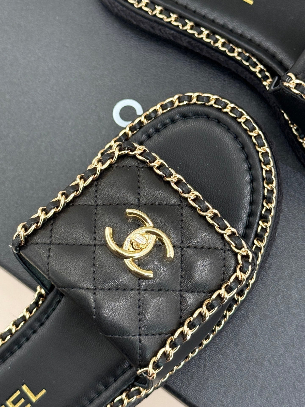 FLAT CHAIN HEART SLIPPER IN BLACK LAMBSKIN