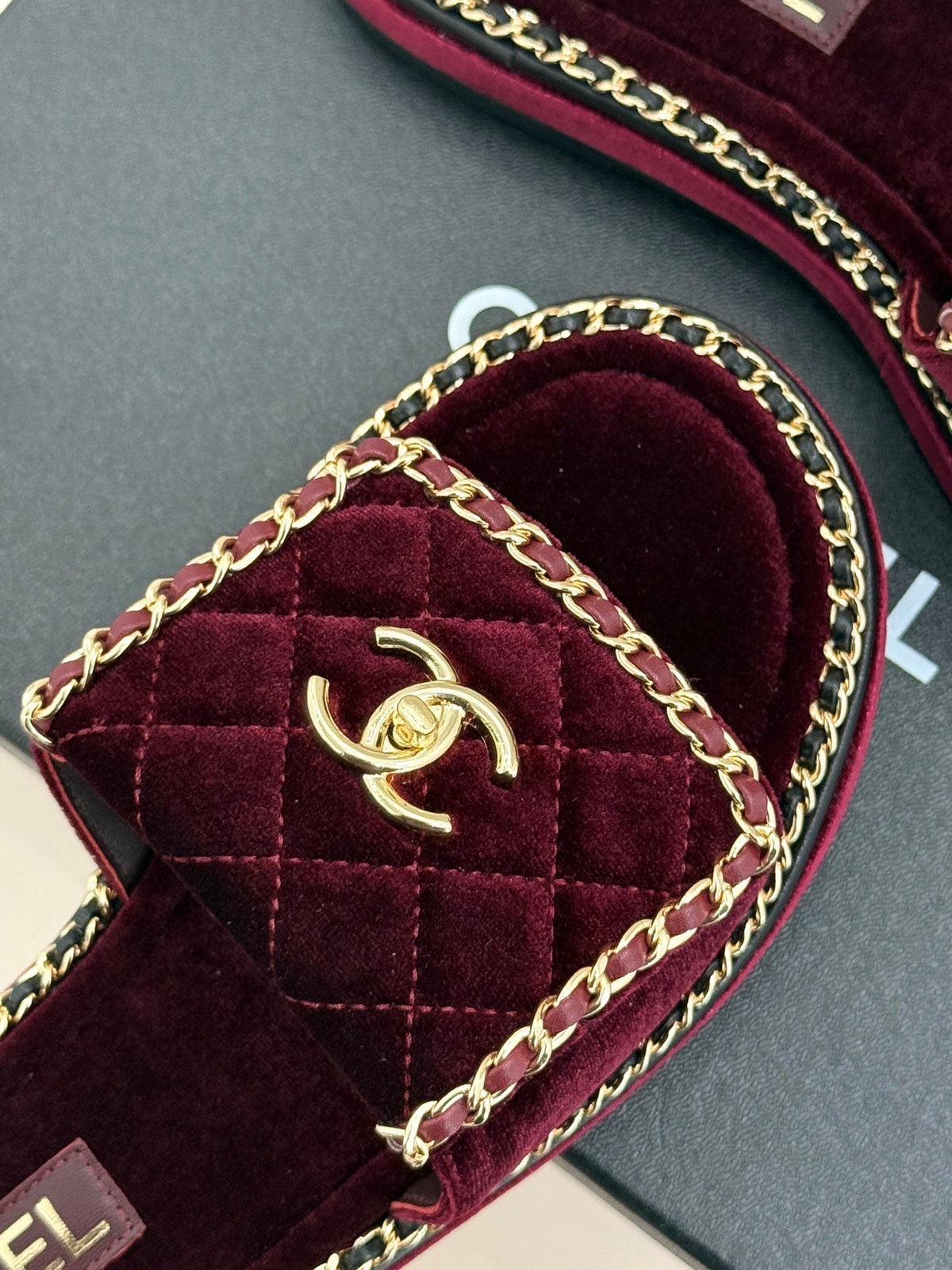 FLAT CHAIN HEART SLIPPER IN PLUM PURPLE VELVET