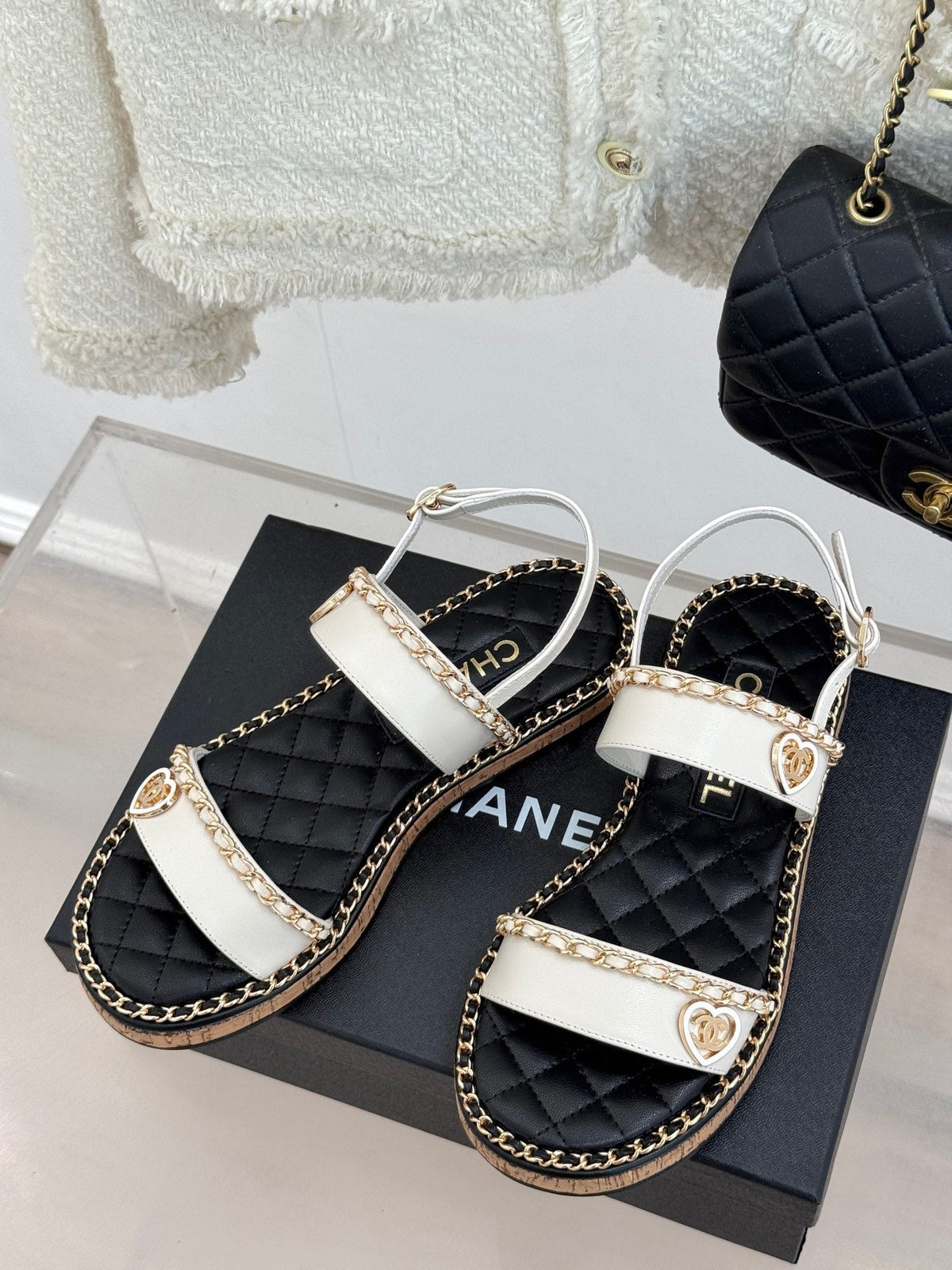 FLAT CHAIN HEART SANDAL IN WHITE LAMBSKIN