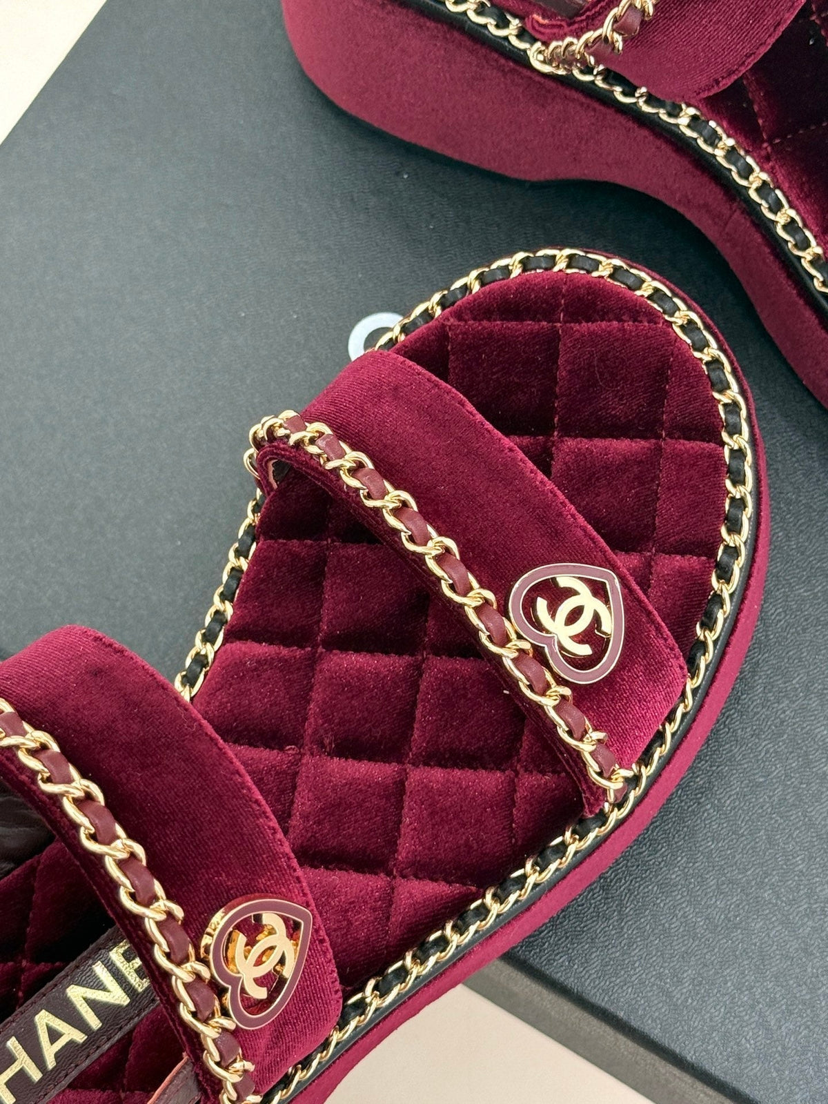 THICK-SOLED CHAIN HEART SANDAL IN PLUM PURPLE VELVET