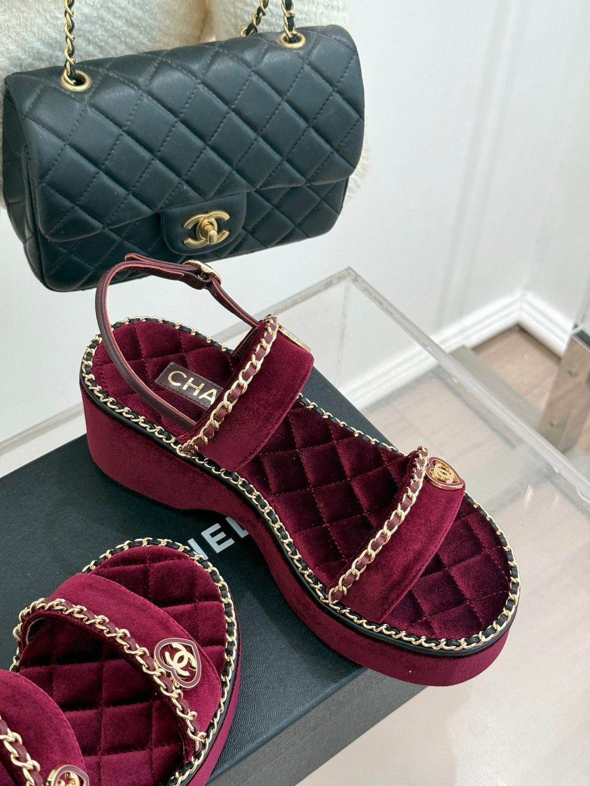 THICK-SOLED CHAIN HEART SANDAL IN PLUM PURPLE VELVET