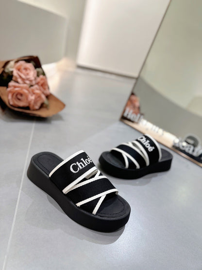 PLATFORM SANDALS IN BLACK MIX WHITE DENSITY KNIT