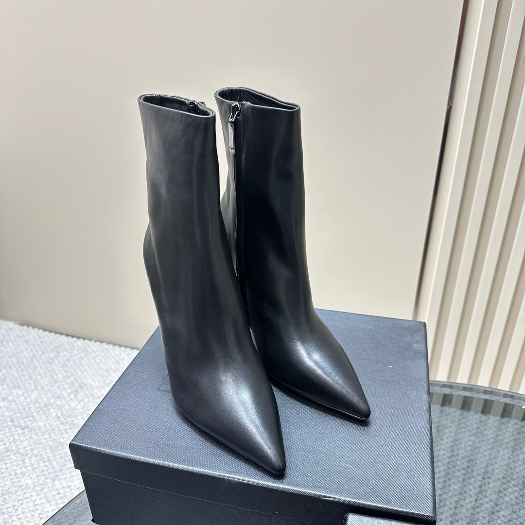 SL OPYUM HEELED BOOT BLACK CALFSKIN