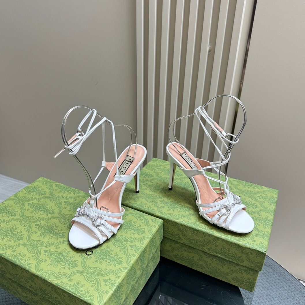 CRYSTAL HORSEBIT STRAPPY SANDAL 10.5CM IN WHITE PATENT LEATHER