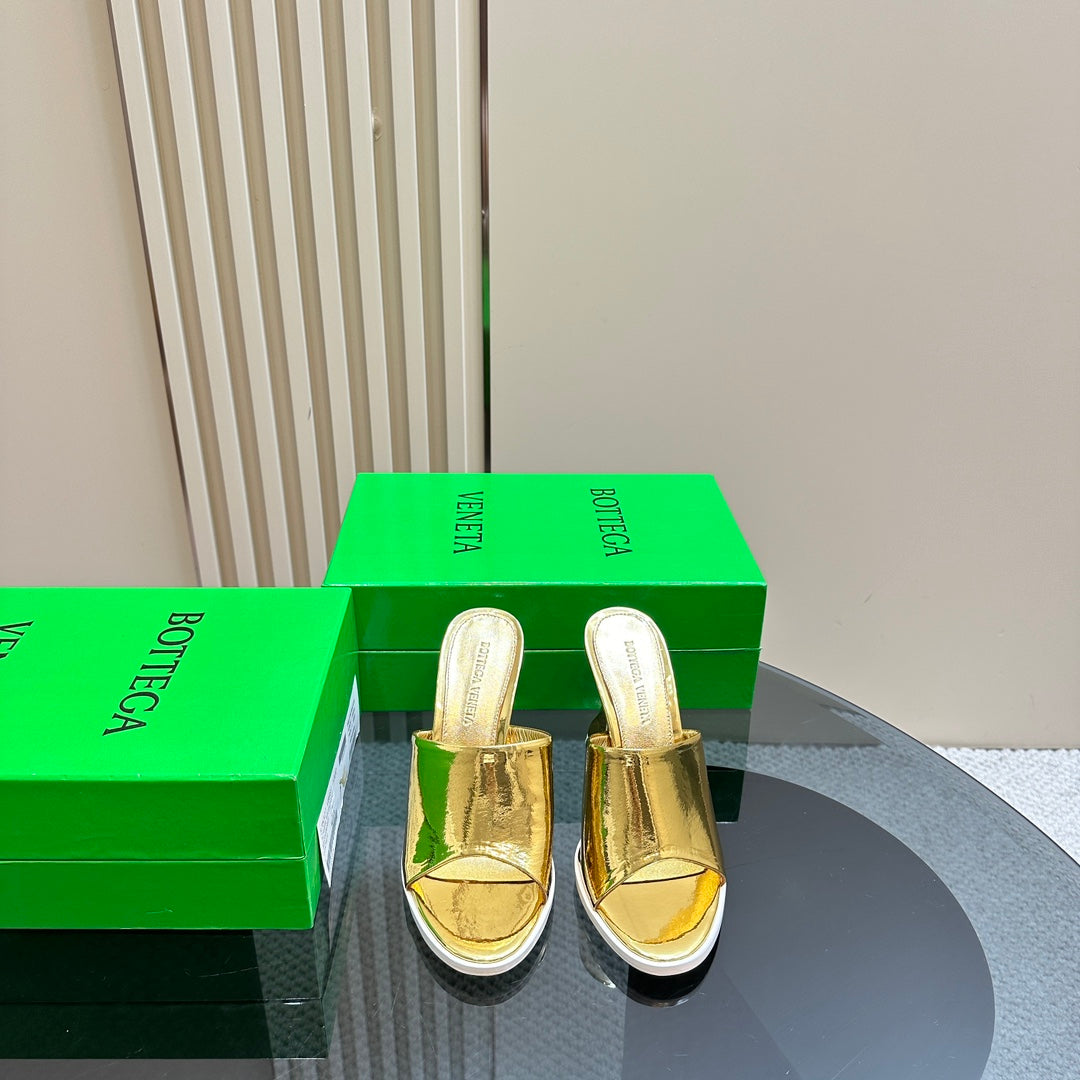 HIGH MULE 95 MM IN GOLD CALFSKIN