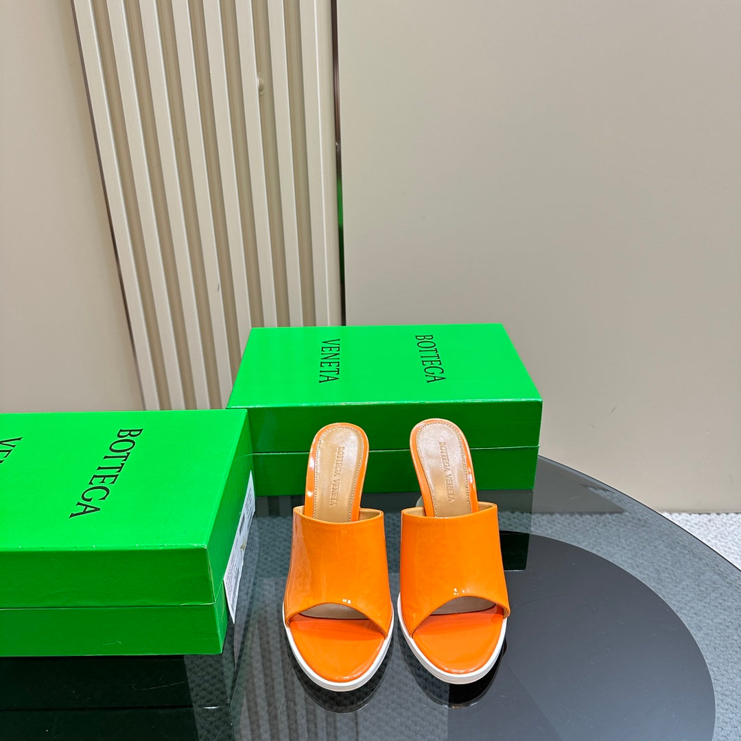 HIGH MULE 95 MM IN VIVID ORANGE CALFSKIN