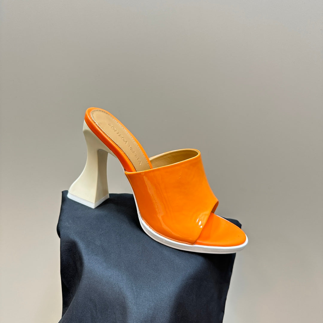HIGH MULE 95 MM IN VIVID ORANGE CALFSKIN