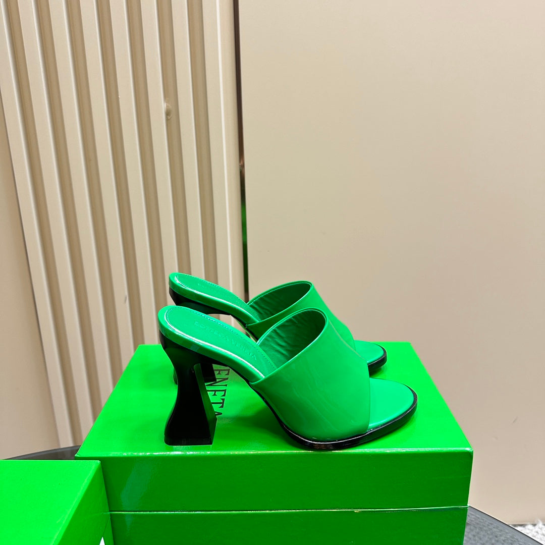 HIGH MULE 95 MM IN EMERALD GREEN CALFSKIN