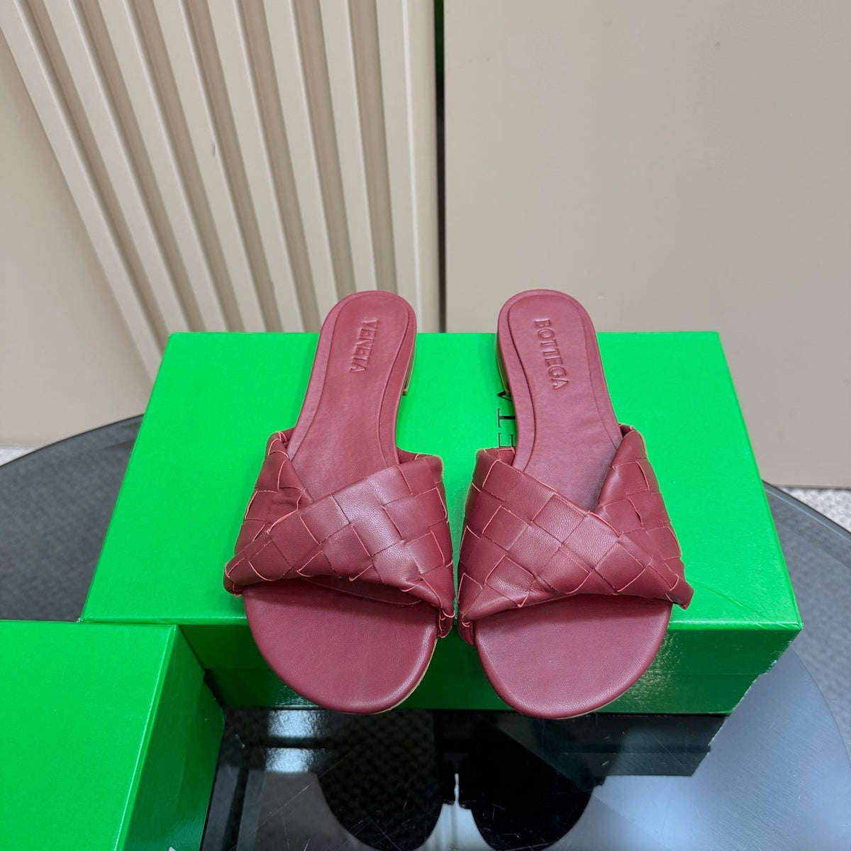 BLINK FLAT MULE IN BERRY RED INTRECCIATO LEATHER