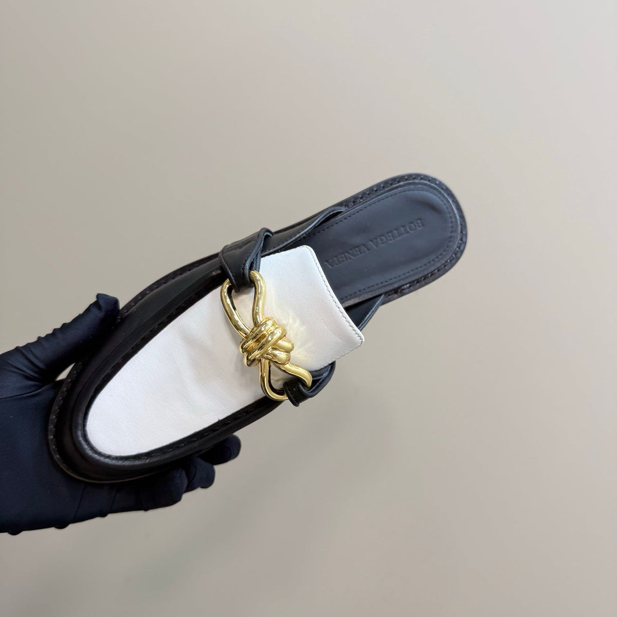 ASTAIRE MULE IN WHITE MIX BLACK CALFSKIN WITH GOLD HARDWARE