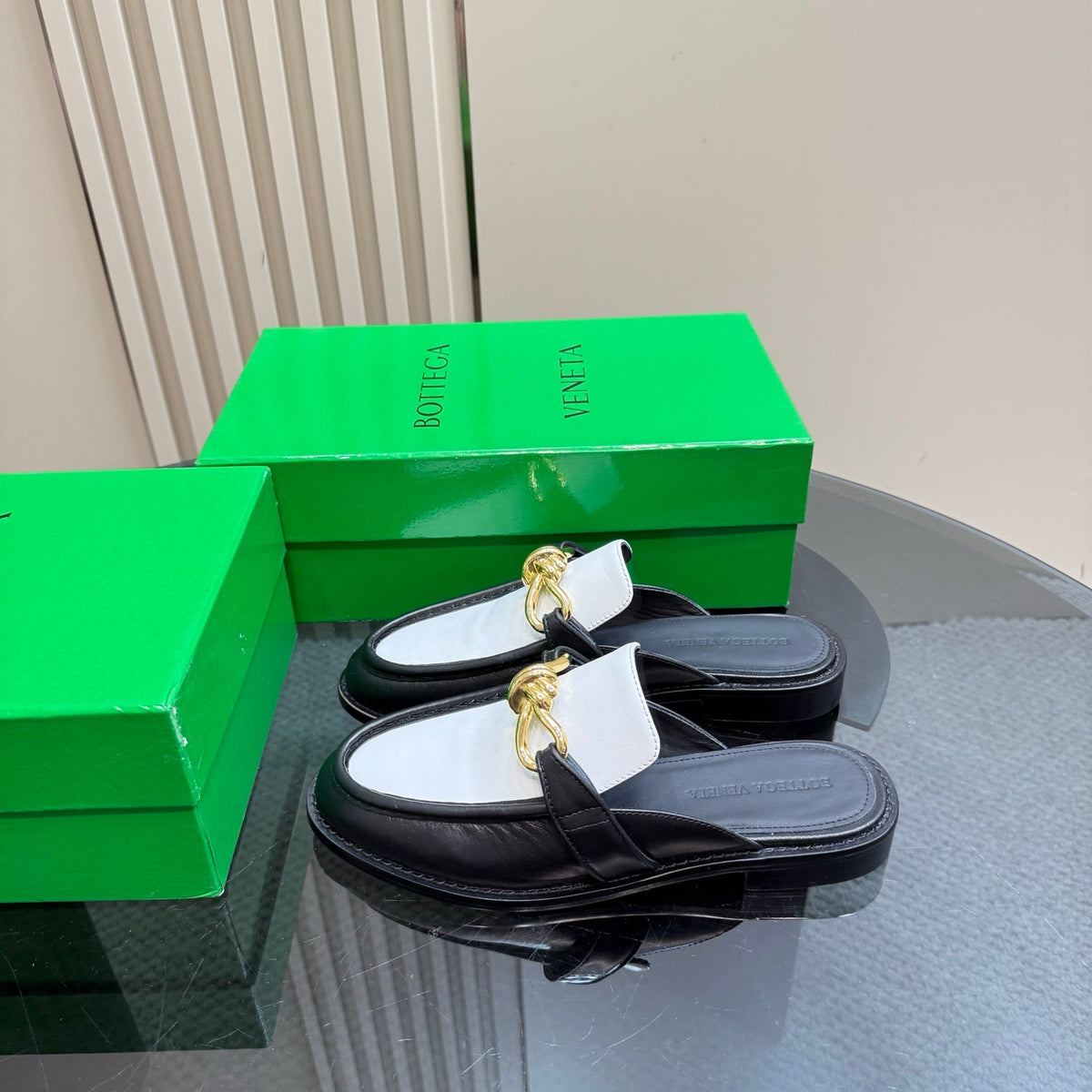 ASTAIRE MULE IN WHITE MIX BLACK CALFSKIN WITH GOLD HARDWARE