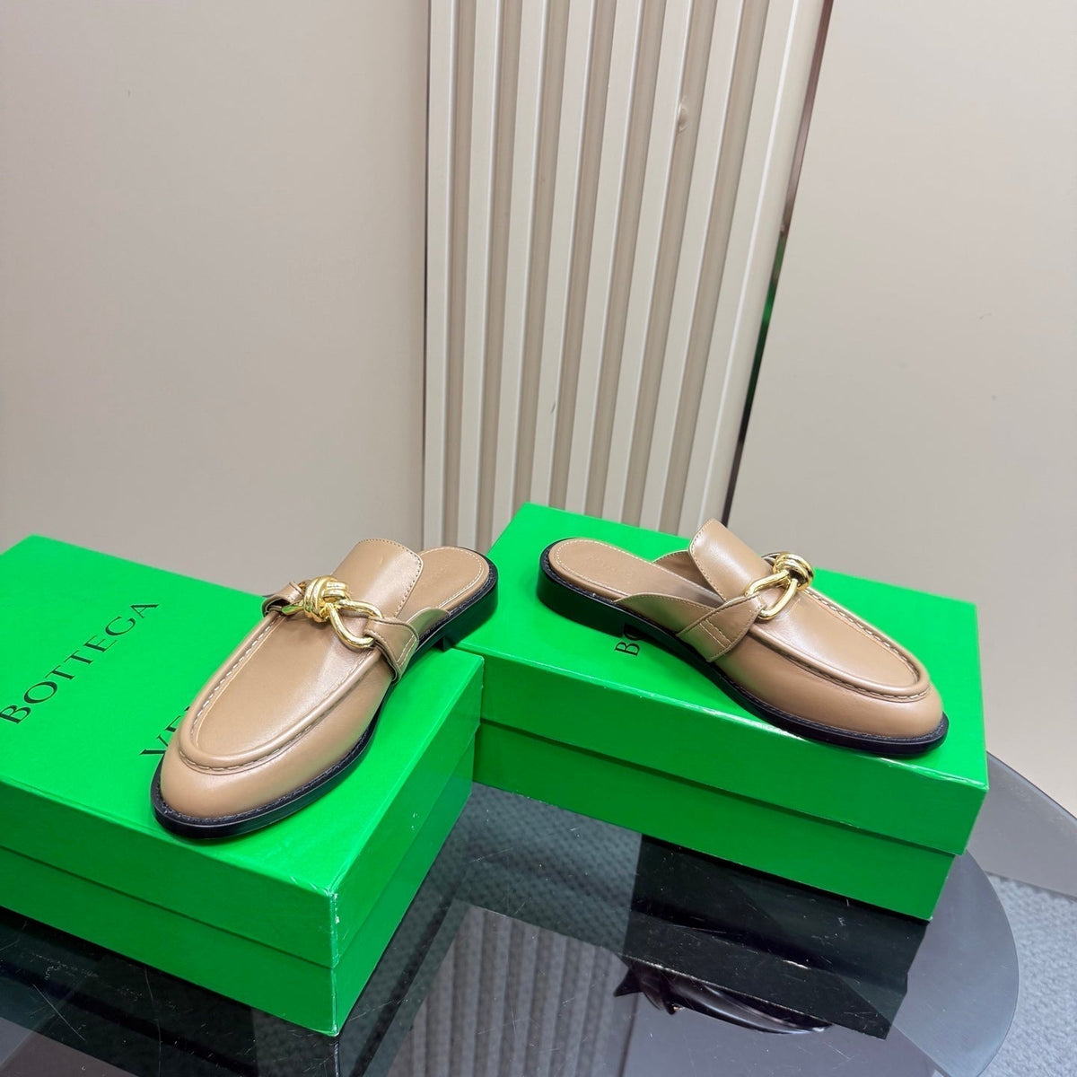 ASTAIRE MULE IN LIGHT BROWN CALFSKIN WITH GOLD HARDWARE