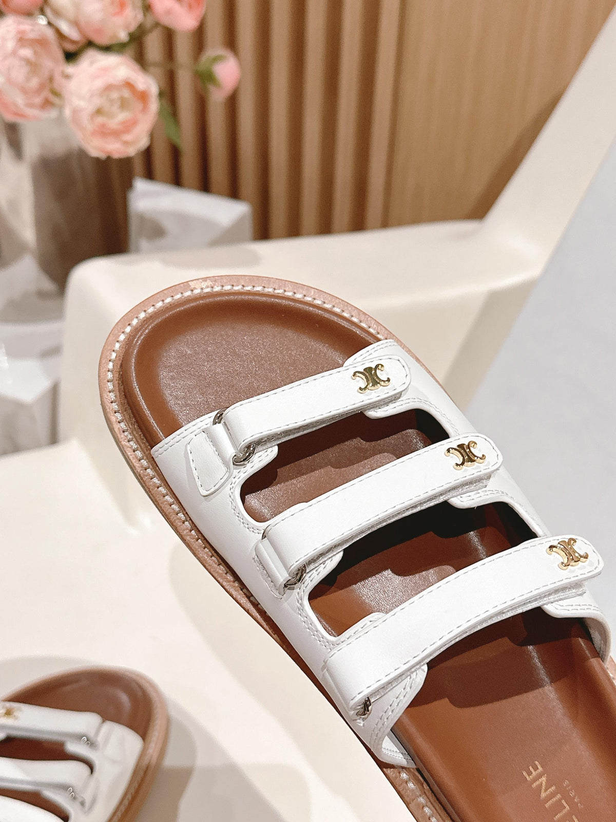TRIOMPHE SANDALS IN WHITE CALFSKIN