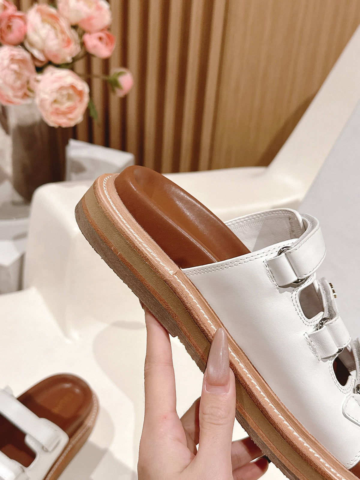 TRIOMPHE SANDALS IN WHITE CALFSKIN