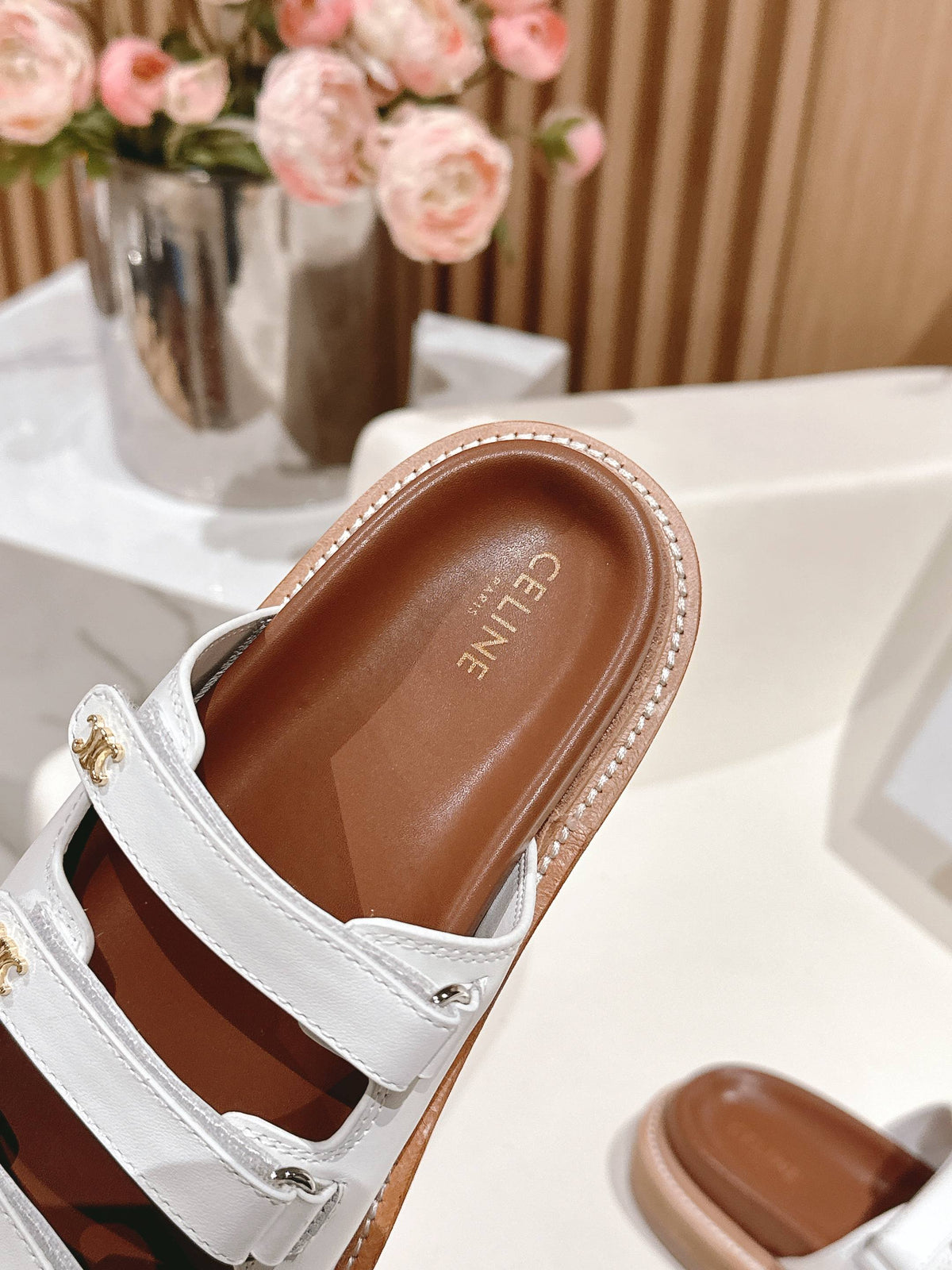 TRIOMPHE SANDALS IN WHITE CALFSKIN