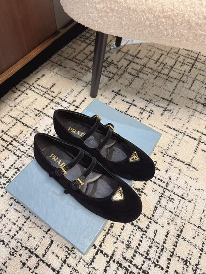 MARY JANE FLAT WITH TRIANGLE LOGO IN BLACK VELVET