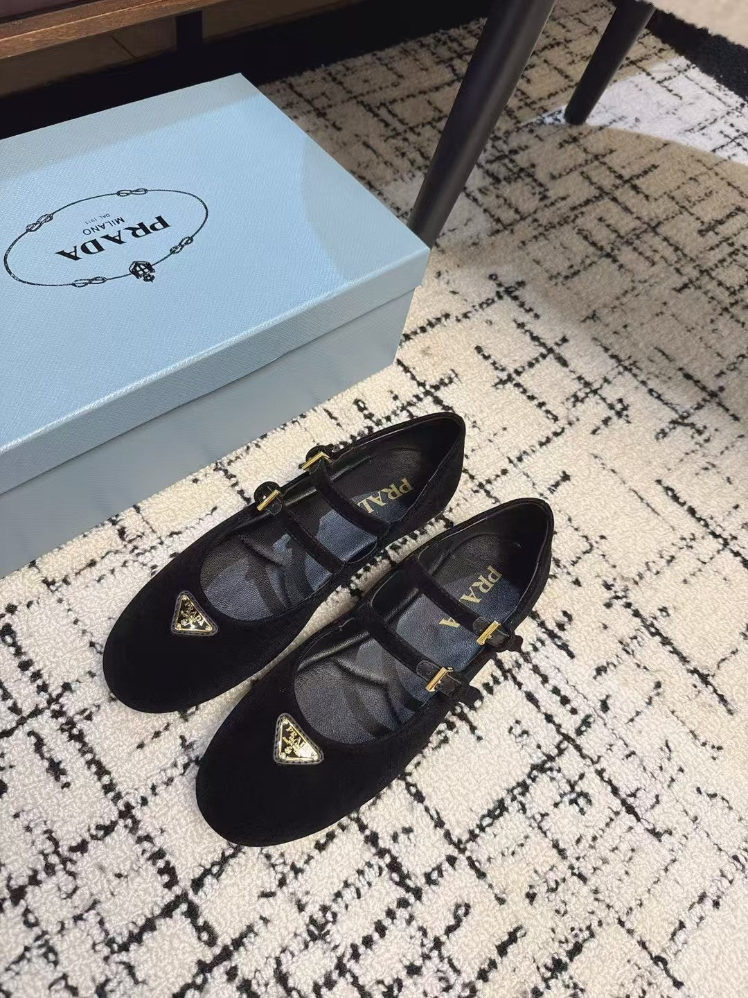 MARY JANE FLAT WITH TRIANGLE LOGO IN BLACK VELVET