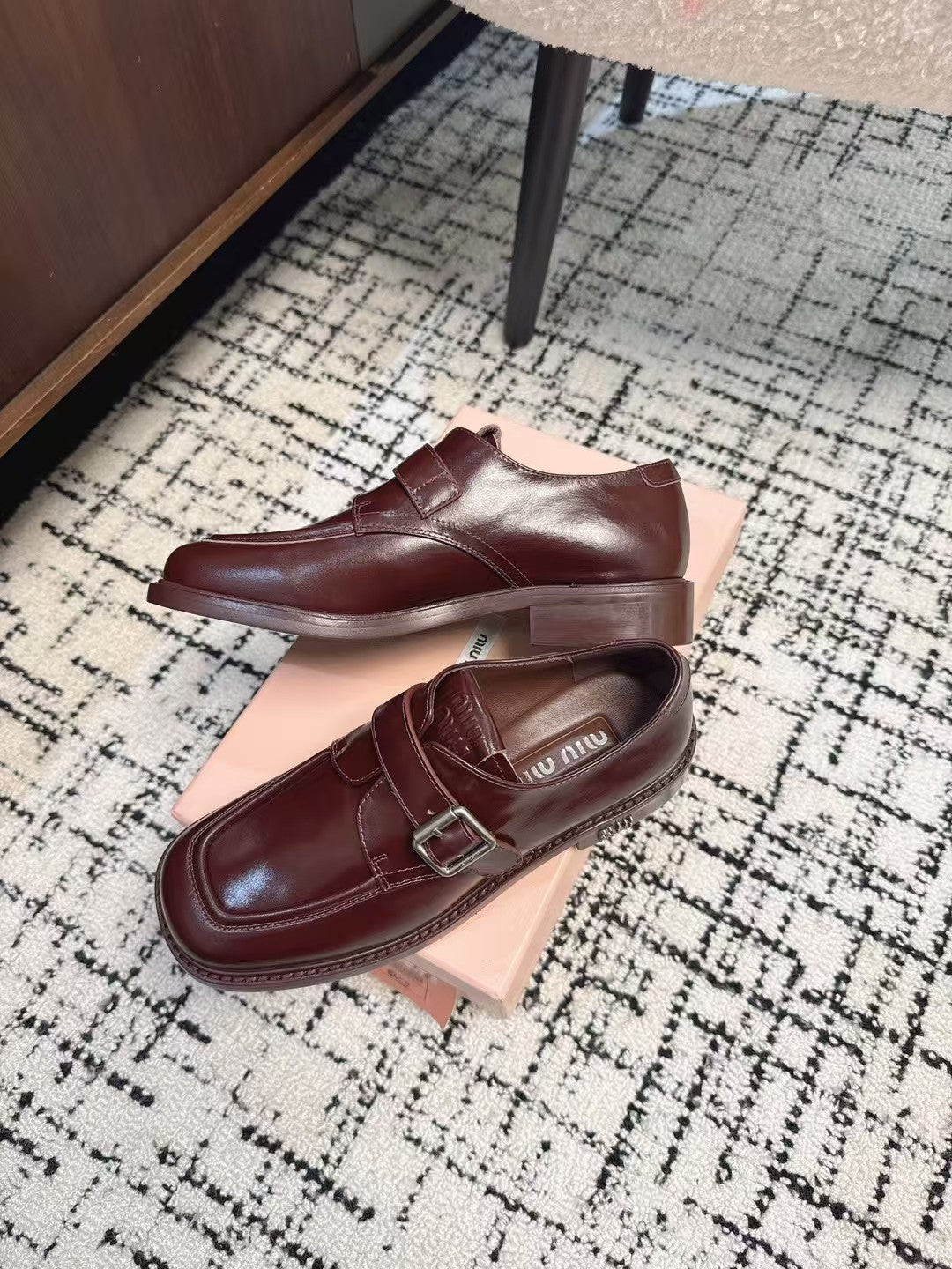 SQUARE TOE OXFORD IN SANGRIA RED SHINY CALFSKIN