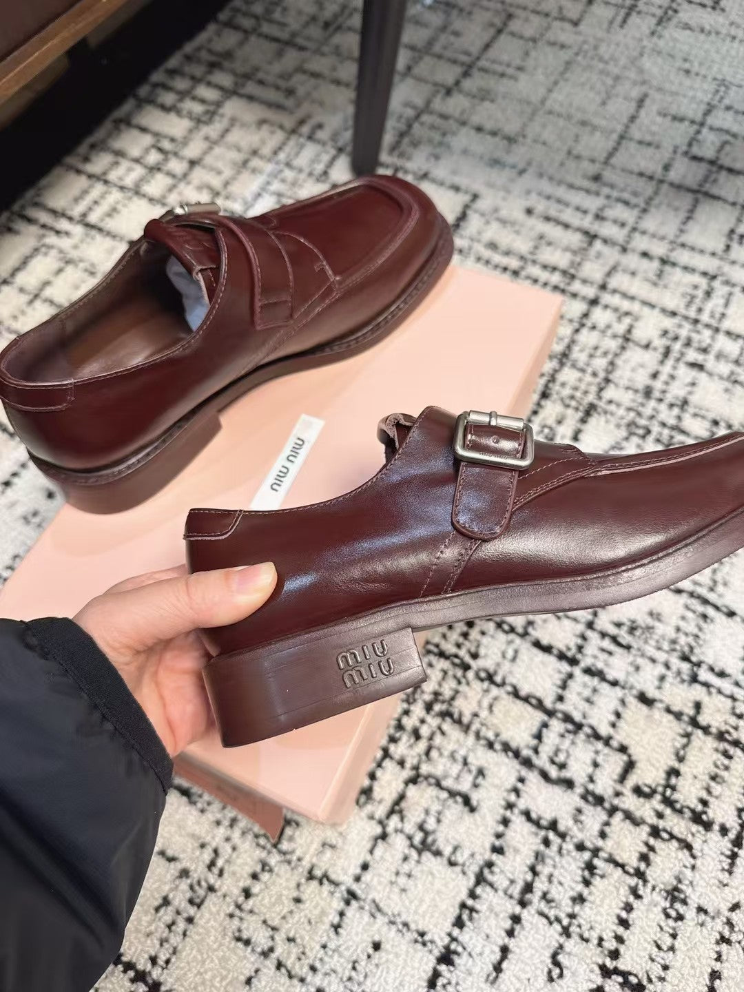 SQUARE TOE OXFORD IN SANGRIA RED SHINY CALFSKIN
