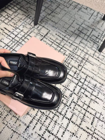 SQUARE TOE OXFORD IN BLACK SHINY CALFSKIN