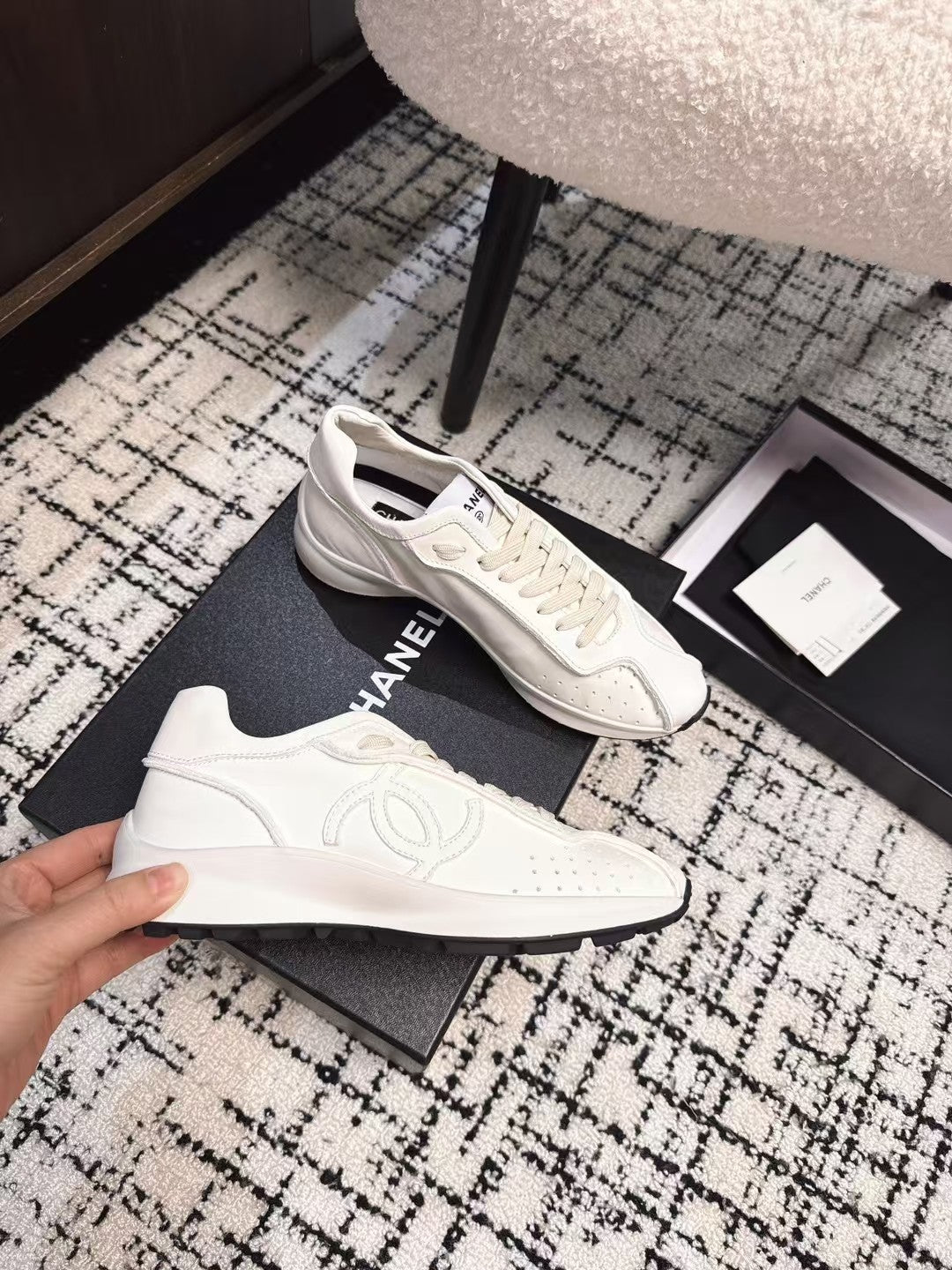 CLASSIC SNEAKERS IN WHITE SHEEPSKIN