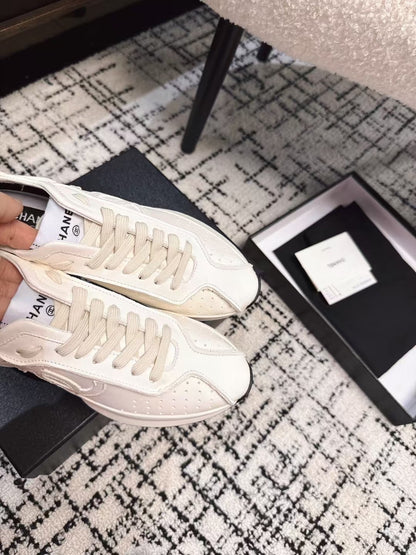 CLASSIC SNEAKERS IN WHITE SHEEPSKIN