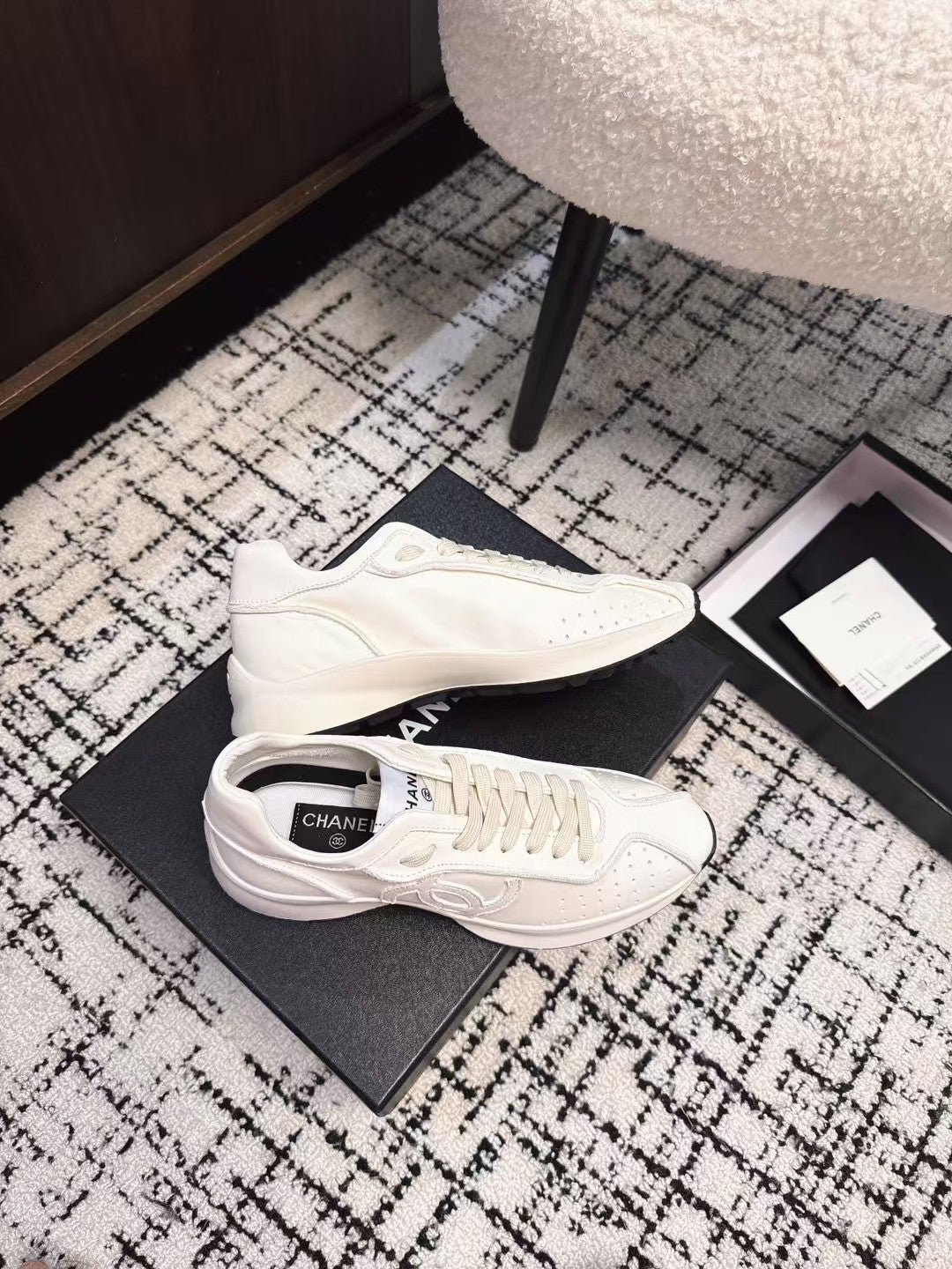 CLASSIC SNEAKERS IN WHITE SHEEPSKIN