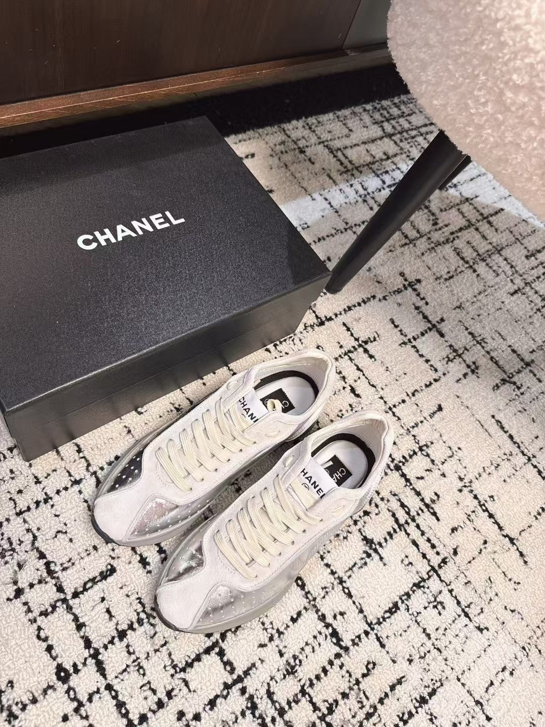 CLASSIC SNEAKERS IN SILVER SHEEPSKIN