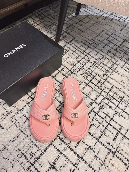 THICK-SOLED THONG SLIPPERS IN BRIGHT PINK CALFSKIN
