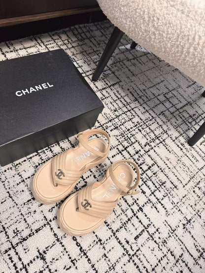 THICK-SOLED THONG SANDAL IN MACAROON BEIGE LAMBSKIN