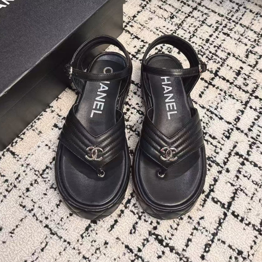 THICK-SOLED THONG SANDAL IN BLACK LAMBSKIN
