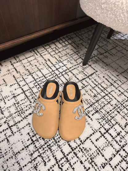 FLAT MULE IN SEPIA BEIGE CALFSKIN