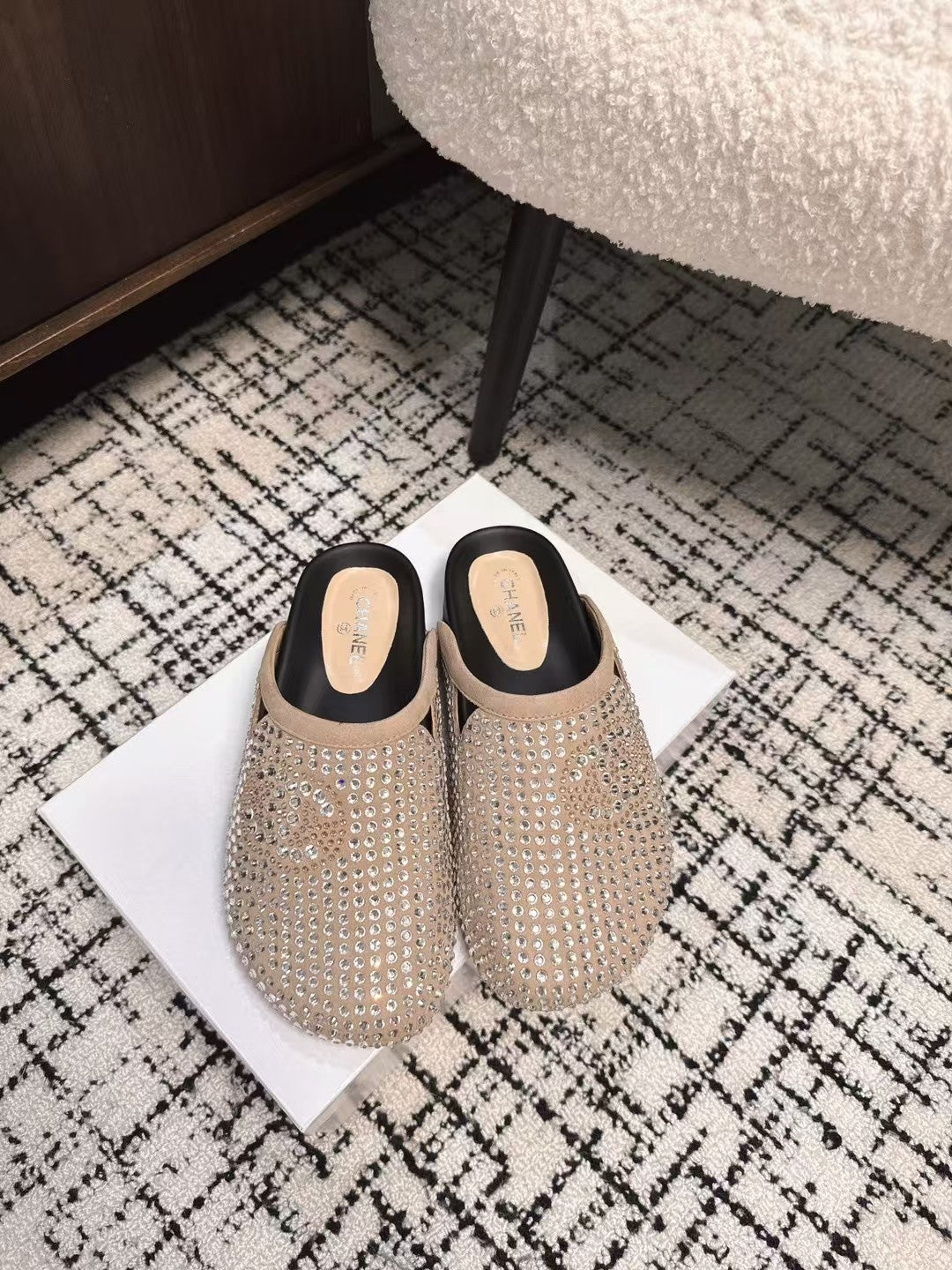 FLAT MULE IN LIGHT BROWN SUEDE WITH CRYSTALS