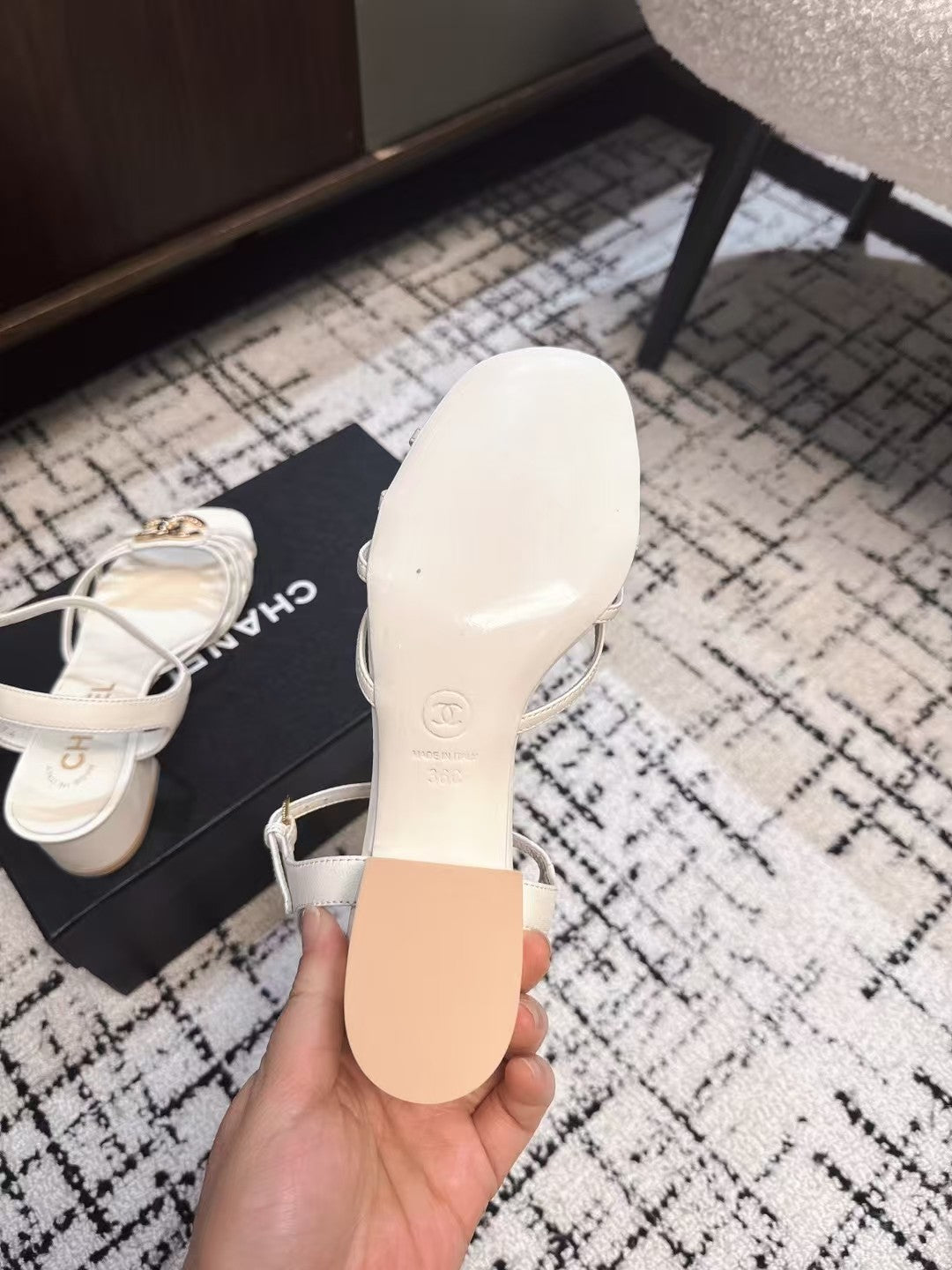 MID HEEL SANDALS IN WHITE LAMBSKIN