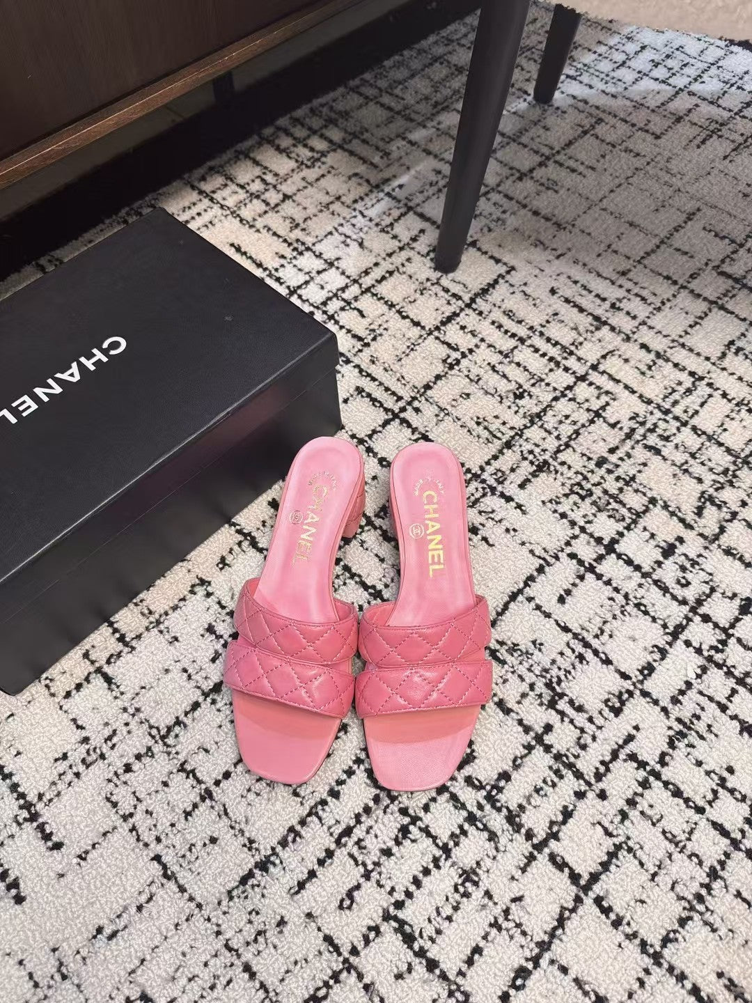 MID HEEL MULES IN BRIGHT PINK SHEEPSKIN