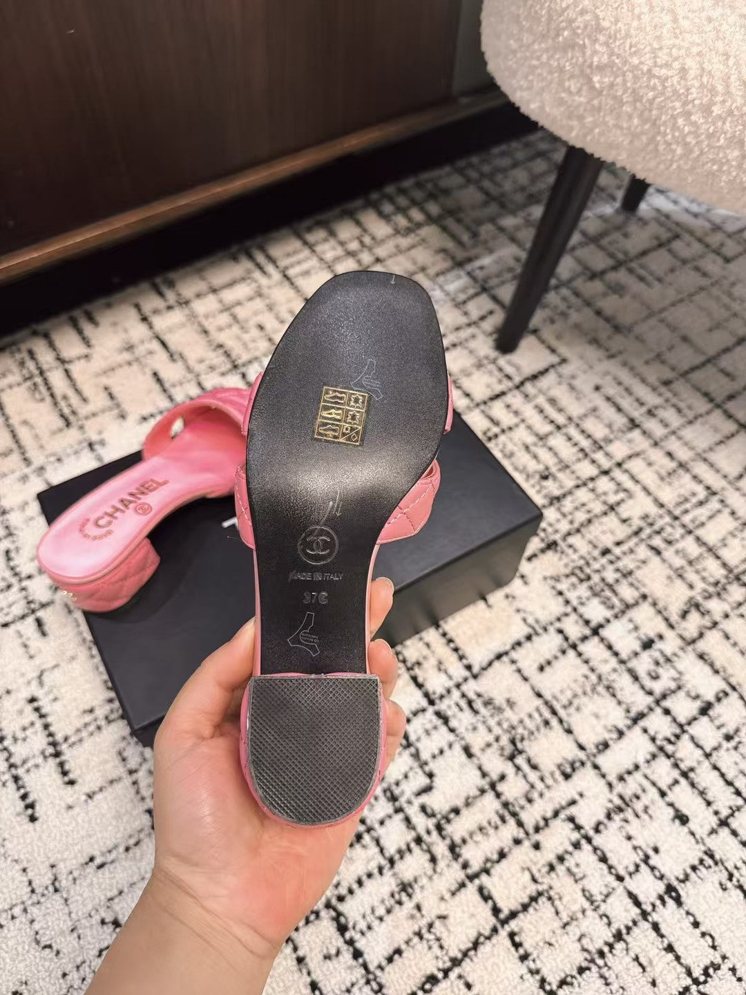 MID HEEL MULES IN BRIGHT PINK SHEEPSKIN